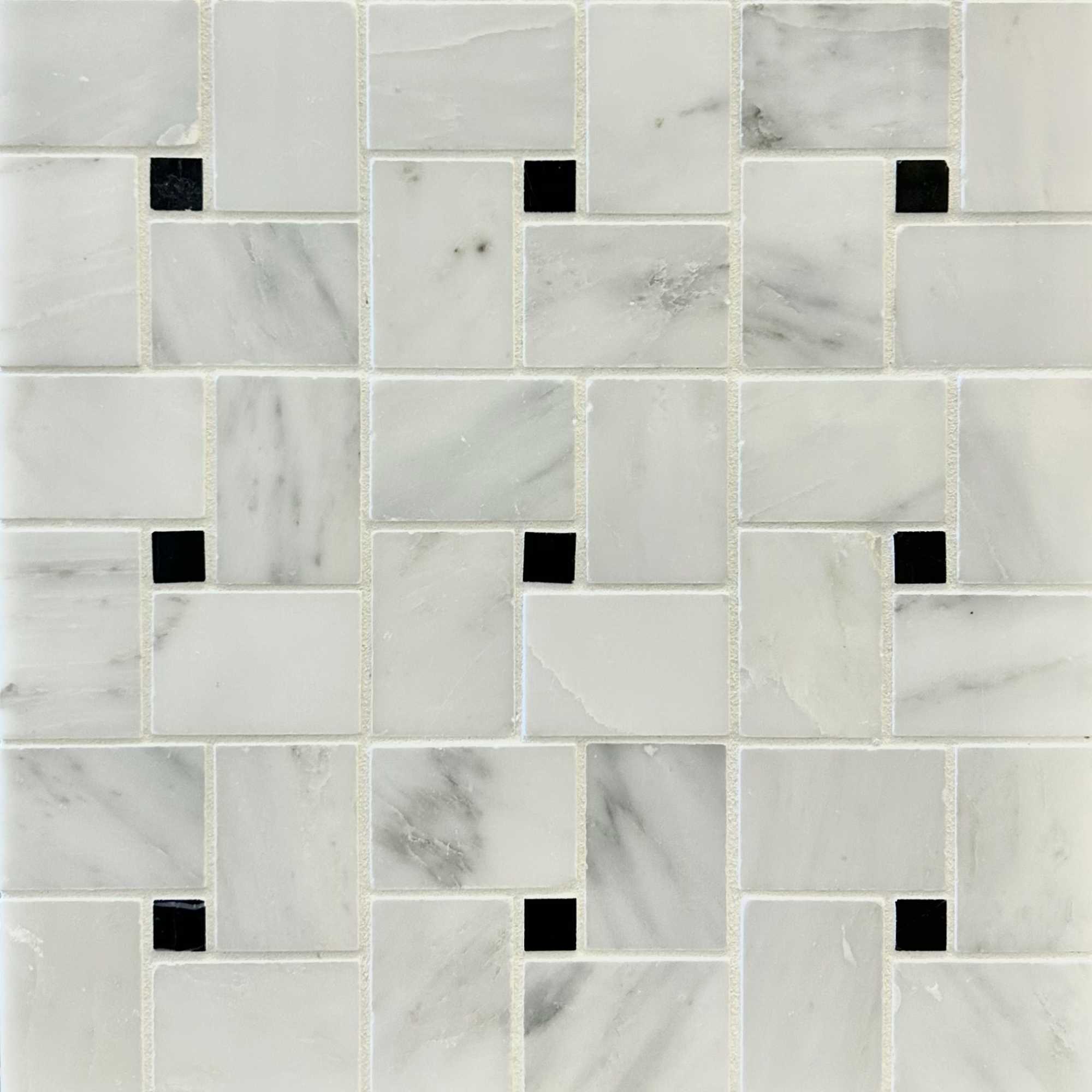 SM Pinwheel Oriental White w/Pure Black dot